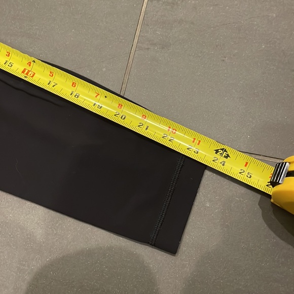 Lululemon black leggings - Picture 5 of 6